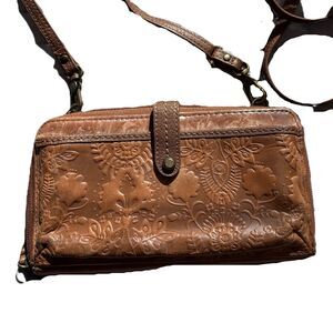 The Sak Mini Crossbody Wallet Bag Purse Brown Distressed Tooled Leather Billfold